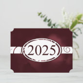 Maroon & White Floral Button 2025 Graduation Party Einladung (Stehend Vorderseite)