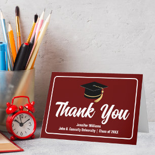 Maroon White Graduate Personalisiert 2025 Abschlus Dankeskarte