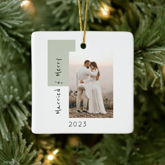 Married and Merry Foto Newlywed sage Keramikornament (Baum)