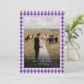 "Married & Bright" Gingham Monogram Crest 2 Photo Dankeskarte (Stehend Vorderseite)