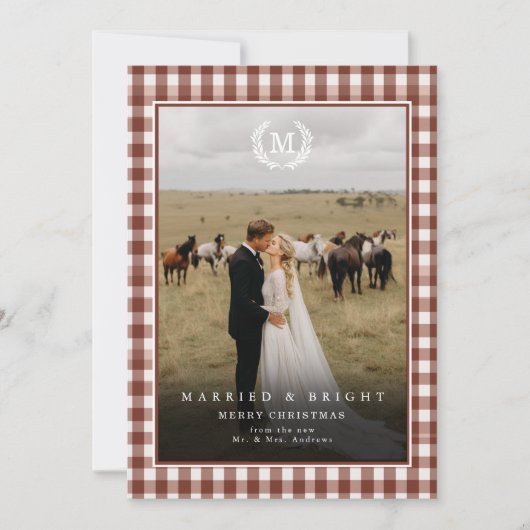 "Married & Bright" Gingham Monogram Crest 2 Photo Dankeskarte (Vorderseite)