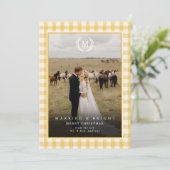"Married & Bright" Gingham Monogram Crest 2 Photo Dankeskarte (Stehend Vorderseite)