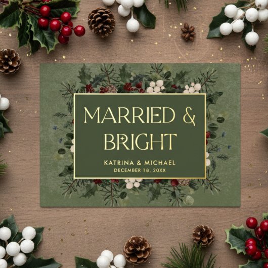 Married & Bright Winter Berries & Pine Green Folien Feiertagskarte
