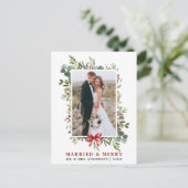 Married & Merry Watercolor Greenery Red Bow Postkarte (Stehend Vorderseite)