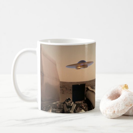 Mars InSight Alien UFO Saucer Begegnung Kaffeetasse (Mit Donut)