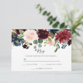 Marsala Burgundy Floral Modern Spring Wedding RSVP Karte (Stehend Vorderseite)
