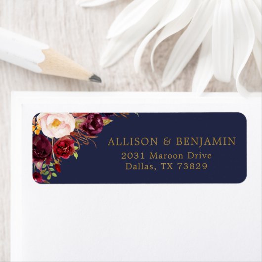 Marsala Navy-Blume geben Adressenkennzeichen zurüc (Insitu)