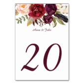 Marsala Red White Roses Feathers Boho Table Cards Tischnummer (Vorderseite)