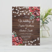 Marsala Rote Rose Rustic Wood Wedding Einladung (Stehend Vorderseite)