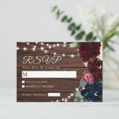 Marsala und Navy Blume Rustic Wood Wedding RSVP (Stehend Vorderseite)