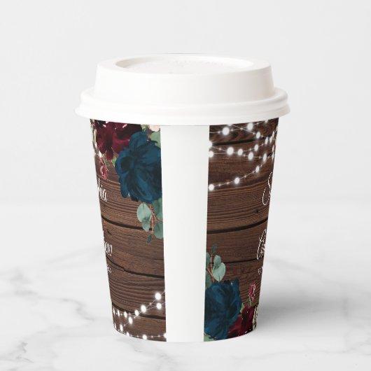 Marsala und Navy Rustic Wood Wedding Pappbecher (Links)