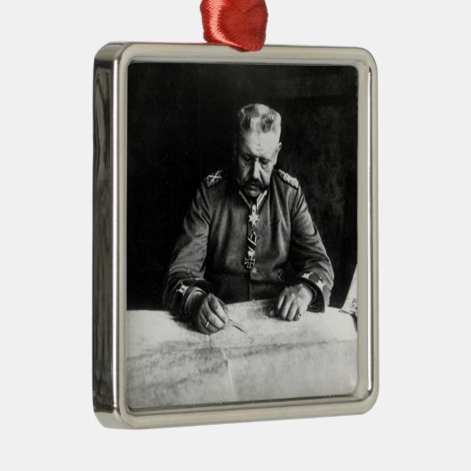 Marschall Paul von Hindenburg, 1914 Silbernes Ornament (Rechts)