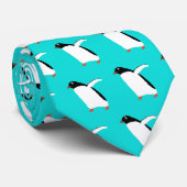 Marschierende Penguins auf einer Krawatte - Aqua (Gerollt)