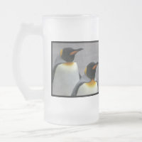 Marschierende Penguins-mattierte Bier-Tasse