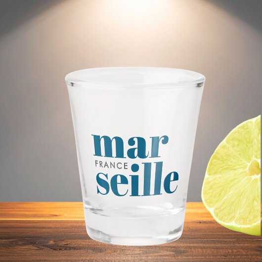 Marseille Frankreich moderne Typografie Schnapsglas