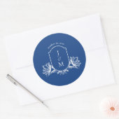 Marseilles Bleu Floral Wedding Monogram Wappen Runder Aufkleber (Umschlag)