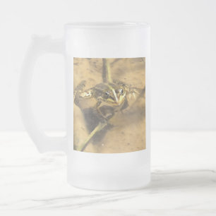 Marsh Frog ist in Flussgemälden eingetaucht Mattglas Bierglas