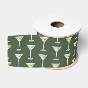 Martini-Drinks auf olivgrünem Hintergrund Ripsband
