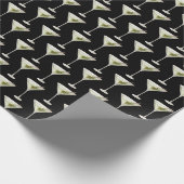 Martini trinkt auf schwarz geschenkpapier (Ecke)