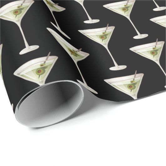 Martini trinkt auf schwarz geschenkpapier (Rolleneckpunkt)