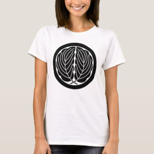 Maru mit umarmten Eichenblättern T-Shirt