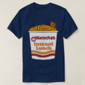 Maruchan Ramen Noodle Cup mit Chop Sticks T-Shirt (Design vorne)