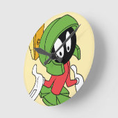 MARVIN THE MARTIAN™ Shrug Runde Wanduhr (Winkel)