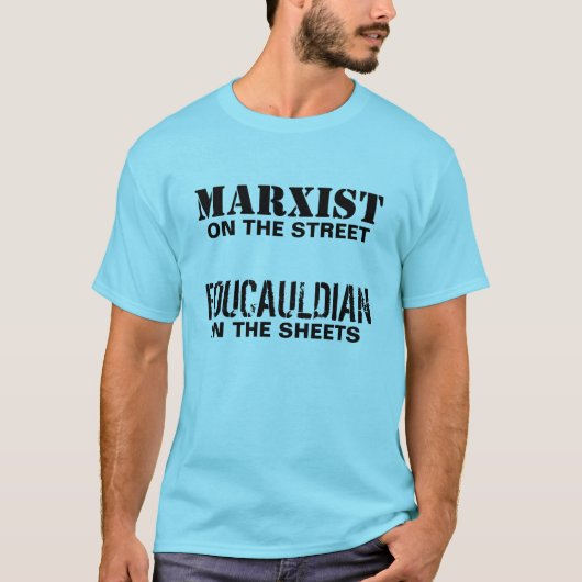 Marxist auf der Straße/dem Foucauldian in den T-Shirt (Vorderseite)