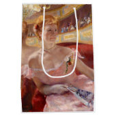 Mary Cassatt - Eine Frau mit Perlenschnur in einer Mittlere Geschenktüte (Rückseite)