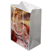 Mary Cassatt - Eine Frau mit Perlenschnur in einer Mittlere Geschenktüte (Rückseite Schrägansicht)