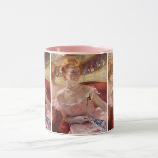 Mary Cassatt - Eine Frau mit Perlenschnur in einer Tasse (Zentrum)