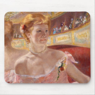 Mary Cassatt - Frau mit Perlenkette in einer Loge Mousepad