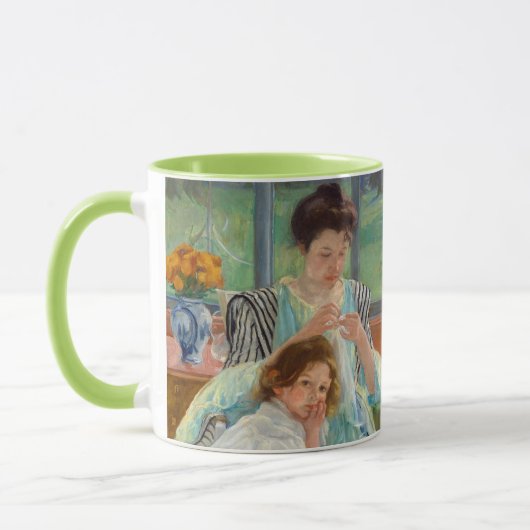 Mary Cassatt - Junge Mutter beim Nähen Tasse (Links)