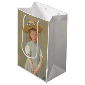 Mary Cassatt - Kind in einem Strohhut Mittlere Geschenktüte (Vorderseite Schrägansicht)