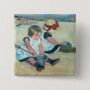 Mary Cassatt - Kinder, die am Strand spielen Button