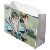 Mary Cassatt - Kinder, die am Strand spielen Große Geschenktüte (Rückseite Schrägansicht)