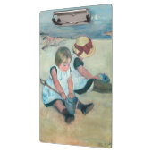 Mary Cassatt - Kinder, die am Strand spielen Klemmbrett (Links)