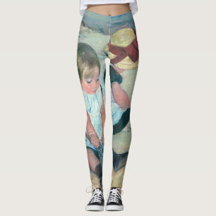 Mary Cassatt - Kinder, die am Strand spielen Leggings