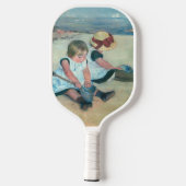 Mary Cassatt - Kinder, die am Strand spielen Pickleball Schläger (Rückseite)