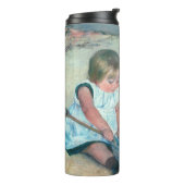 Mary Cassatt - Kinder, die am Strand spielen Thermosbecher (Nach links gedreht)