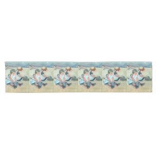 Mary Cassatt - Kinder spielen am Strand Kurzer Tischläufer