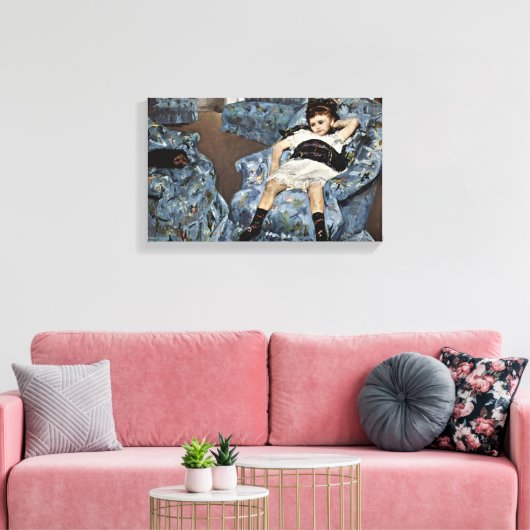 Mary Cassatt - Kleines Mädchen in blauem Sessel Leinwanddruck (Insitu (Wohnzimmer))