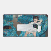 Mary Cassatt - Kleines Mädchen in einem blauen Ses Schreibtischunterlage (Tastatur & Maus)