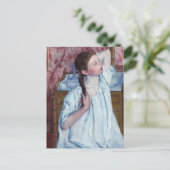 Mary Cassatt - Mädchen, die ihre Haare anordnen Postkarte (Stehend Vorderseite)