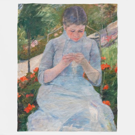 Mary Cassatt - Mädchen nähen im Garten Fleecedecke (Vorderseite)