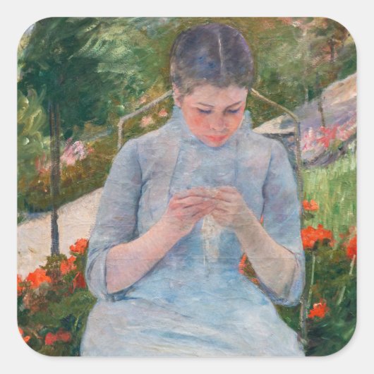 Mary Cassatt - Mädchen nähen im Garten Quadratischer Aufkleber (Vorderseite)