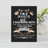 MÄRZ-GEBOREN-MÄDCHEN-ZURÜCKDRUCKT—BEGRENZTE AUSGAB (Stehend Vorderseite)