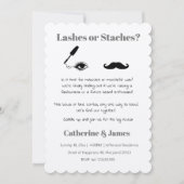 Mascara oder Mustache Funny Quirky Gender Reveal Einladung (Vorderseite)