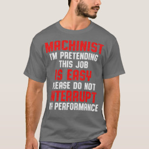 Maschinenbediener, der vorgibt, Maschinen zu bedie T-Shirt