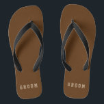 Masculine Groom Flip Flops Custom Colors Badesandalen<br><div class="desc">Anpassbare "braun" mit beigem "groom" bearbeitbarem Text. Ideal für jeden in der Hochzeitsfeier oder einfach Ihren Namen in der Vorlage. Klicken Sie auf "Anpassen" und verwenden Sie die Uhren auf der rechten Seite, um die Hintergrundfarbe zu ändern. Das Augenseilwerkzeug gibt Ihnen noch mehr Armbanduhren, und die "erweiterte" Verbindung öffnet das...</div>